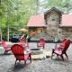 Stylish Forest Lodge with Large Hot Tub, Firepit and Fireplace minutes to Gore Mountain, North Creek (foto 5)