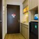 Minimalist and Warm Studio at Transpark Bintaro Apartment By Travelio Tangerang - Foto 8