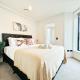One-Bed Urban Escape with Pool Gym & Sauna, Окленд - Фото 1