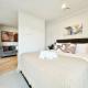 One-Bed Urban Escape with Pool Gym & Sauna, Окленд - Фото 6