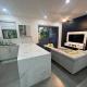 Luxury Executive Condo, Runaway Bay (Foto 3)