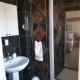 Mainhouse at 9 La Roche Self Catering Apartments Gqeberha - Fotografie 9