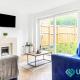 Cosy 4BR Home - Near City Hospital, Sherwood, Clinton Market, QMC & City Centre - Sleeps 8