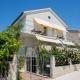 Apartments Vida with garden: