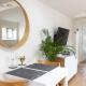 Self contained 1 bed house v near centre, parking, Bath - Photo 3