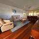 Beach side, air conditioned, 3 bedroom cottage Urangan - Photo 9