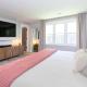 Chic Creekside Bungalow at The Dogwood, Maggie Valley (foto 7)