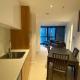 Escape to Elegance Stylish 2BR Apt in Skytower, Brisbane - Fotografie 3