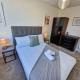 Free Parking: Old Trafford Apartment, Manchester - Photo 10