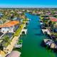 Charming 4 Bed Waterfront Escape w/ Pool and Dock Marco Island - Foto 8
