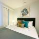 Stylish & Cozy 1 Bedroom Penthouse Apartment in CBD Near Skytower- Pool Gym Sauna, Окленд - Фото 8