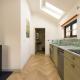 Bream Loft, dog friendly, wood burner, walking distance to beach Falmouth - Photo 10
