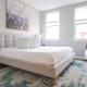 Luxury Apartment with Gym, Steps From Commuter Rail #3013, Reading (foto 2)