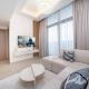 Serene 1-Bedroom Retreat in Azizi Riviera with Calming Tones, Dubai - Foto 2
