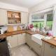 -- Huge -- 5-bedroom home & Private Gym by Tailored Accommodation, Swansea (foto 3)