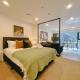 Tree-Lined Parkside Holiday Studio with Pool & Gym, Окленд - Фото 2