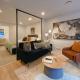 Tree-Lined Parkside Holiday Studio with Pool & Gym, Окленд - Фото 8