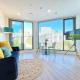 Parkside Elegance 1BR Urban Getaway on Queen St - Pool Gym, Окленд - Фото 2