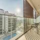 Pool Views 1BR Close to Major Landmarks in Azizi Riviera 18, Al Merkadh by Deluxe Holiday Homes, Dubai - Foto 4