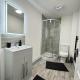 Two Bedroom Flat by Brookland Stays Serviced Accommodation Short Lets Leeds with Free WiFi Yeadon - Foto 9