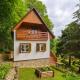 Cozy Modern Cottage by the Forest, Chřibská