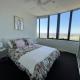 Spacious 3-Bed Top-Floor Apartment with City Views, Melbourne (Foto 3)