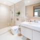 Sleek 1BR w Canal Views Next to Dubai Mall, Dubai - Foto 5