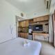 Modern Look Studio at Taman Melati Sinduadi Apartment By Travelio Kejayan - Fotografie 5