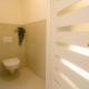 Cozy Central Apartment with Wooden Accents & Terrace l JOS16, Wien - Foto 8