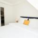 Cozy Central Apartment with Wooden Accents & Terrace l JOS16, Wien - Foto 9