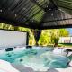 Ocean house with Hot Tub and Heated pool ! Beach 1 minute walk !, Cape Canaveral (foto 3)