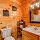 Thistle Britches, Secluded Mountain Cabin with Stunning Mountain Views, 1 Acre Next to Dollywood, Hot Tub, Pet Friendly, Sevierville (foto 8)