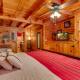Thistle Britches, Secluded Mountain Cabin with Stunning Mountain Views, 1 Acre Next to Dollywood, Hot Tub, Pet Friendly, Sevierville (foto 2)