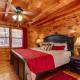 Thistle Britches, Secluded Mountain Cabin with Stunning Mountain Views, 1 Acre Next to Dollywood, Hot Tub, Pet Friendly, Sevierville (foto 7)