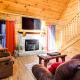 Cabin with Deck, Hot Tub and Douglas Lake Resort Perks Sevierville - Foto 4