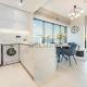City Views 1BR Close to Golf Course & Attractions, Binghatti Venus, Jumeirah Village Circle by Deluxe Holiday Homes, Dubai - Foto 10