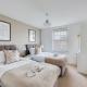 Stunning Detached House with Driveway Parking, Office Room, Self-Check-In, Fast WiFi and Smart TV with Sky and Netflix by Yoko Property, Milton Keynes (fotografie 8)