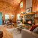 Pet Friendly NC Cabin with Views & Hot Tub, Crumpler (zdjęcie 7)