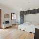 GuestHost - Bright Studio with Balcony in Milan, Milan - Photo 1