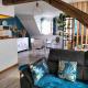 Près des Thermes de Bagnères de Bigorre, loft 3 étoiles, coloré et ensoleillé, Баньер-де-Бигор (фото 2)