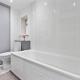 Stylish 1BR Fulham Flat with Private Patio, Londyn - Zdjęcie 9