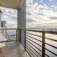 Amazing Water View with Jacuzzi & Sky Lounge, Sparks (zdjęcie 5)