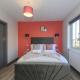 Pass the Keys Love Blooms in Lower Wortley - Couples Hideout with a Shared Kitchen, Leeds