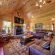 Stunning 5BR cabin with firepit, hot tub, pool table, and mtn view! Pigeon Forge - Foto 5