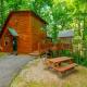 1BR log cabin, sleeps 5, firepit, hot tub, 1 free ticket to Dollywood! Sevierville - Fotografie 10