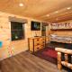 Clean, cozy pet friendly cabin- hot tub & big deck, Sevierville - Photo 9
