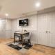 Modern, basement apartment, close to airport Toronto - Foto 10