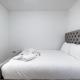 Hendon Haven - Stylish 1BD, sleeps 3, Parking, Wembley Stadium & Northern Line, Colindale (Foto 3)