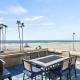 Beachfront Retreat with Ocean Views Private Rooftop Deck Walk to Pier and Town, Newport Beach - Fotografie 1