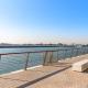 Prime Location 2BR Apartment with Pool & Dining Nearby, Abú Zabí